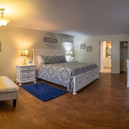 Hancock Elegant Jacuzzi Suite מראה חיצוני תמונה