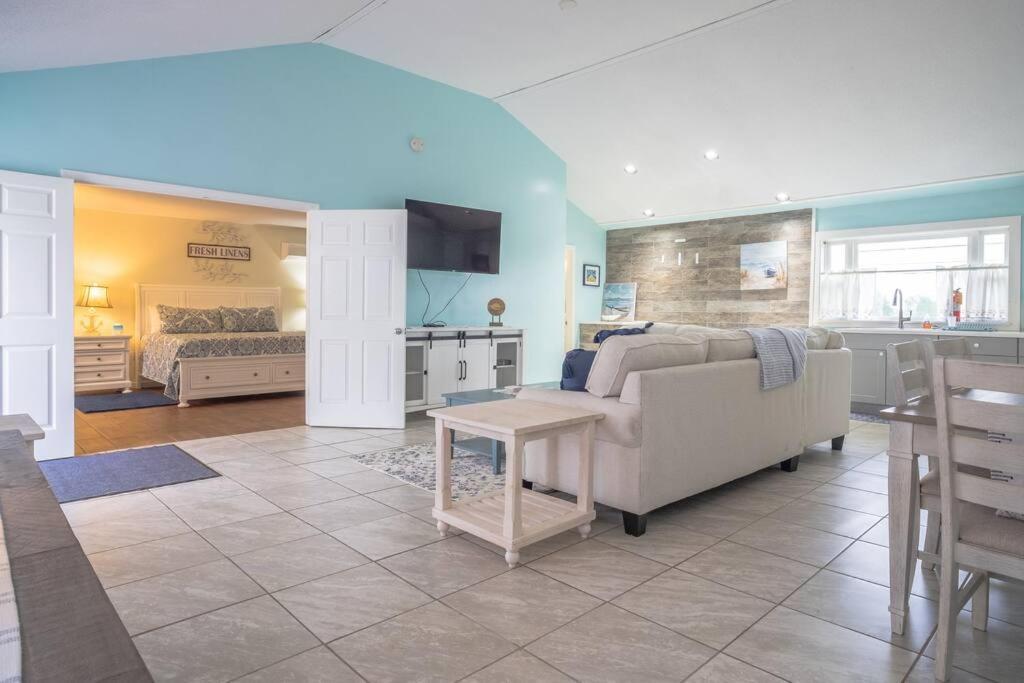 Hancock Elegant Jacuzzi Suite מראה חיצוני תמונה