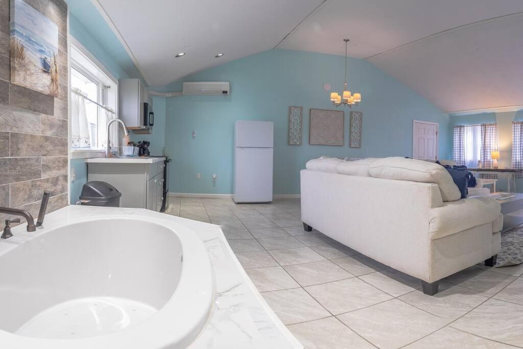 Hancock Elegant Jacuzzi Suite מראה חיצוני תמונה