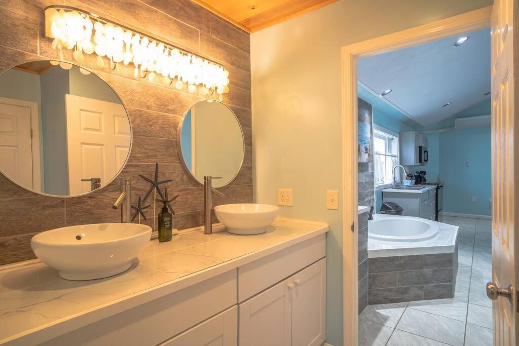 Hancock Elegant Jacuzzi Suite מראה חיצוני תמונה