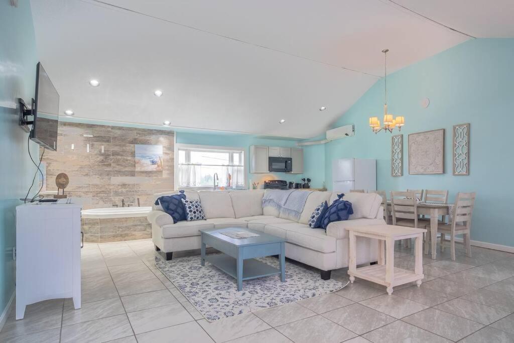 Hancock Elegant Jacuzzi Suite מראה חיצוני תמונה