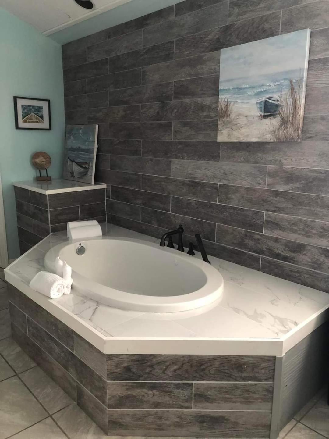 Hancock Elegant Jacuzzi Suite מראה חיצוני תמונה